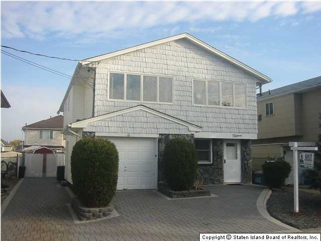 15 Fieldstone Road Staten Island, NY 10314 - Photo 1 of 7 Primary Photo