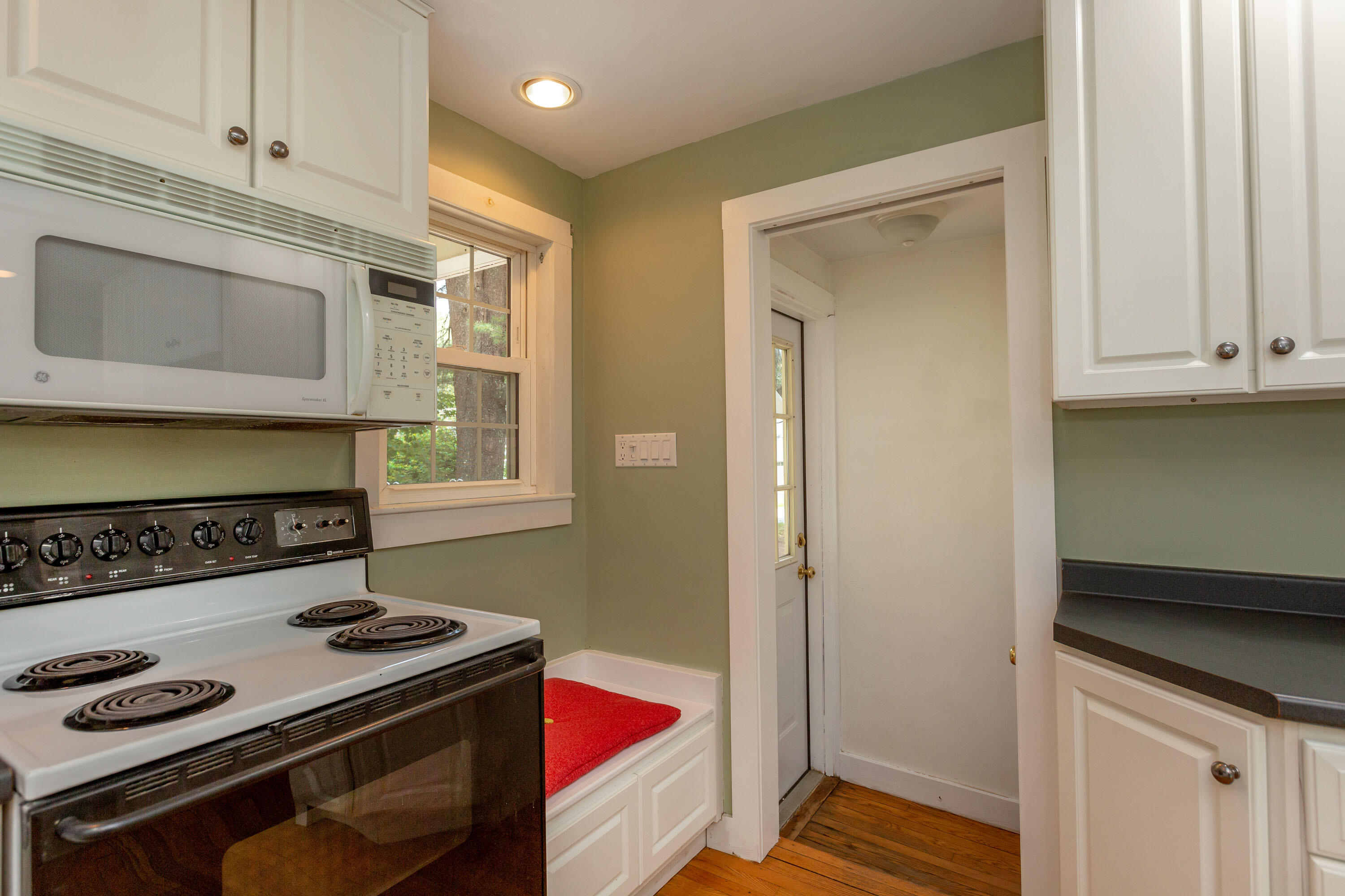 140 Church Road Brunswick, ME 04011 - Photo 8 of 42 Kitchen