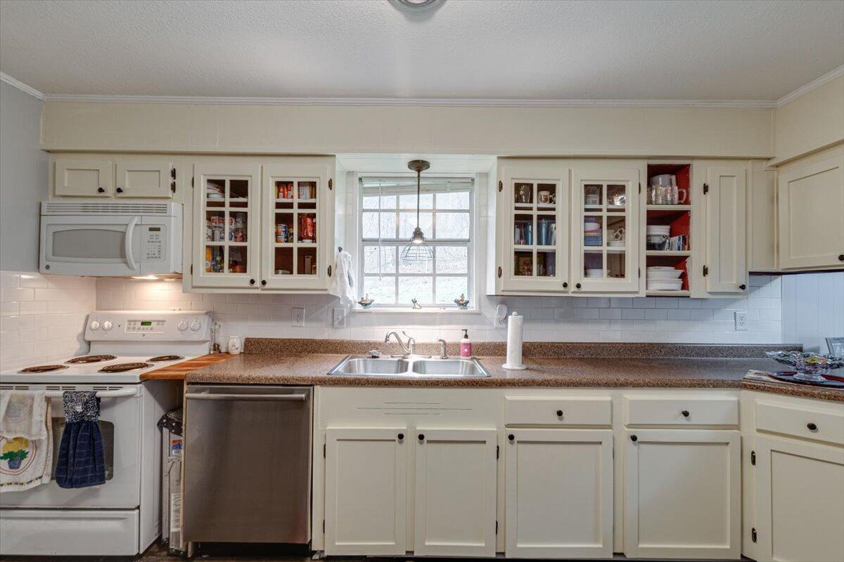 594 Sherry Road Jasper, TN 37347 - Photo 10 of 22 10-594 Sherry Rd-10