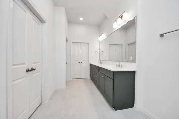 $299,900 | 365 Legacy Point Drive, Unit B, Sealy, TX 77474