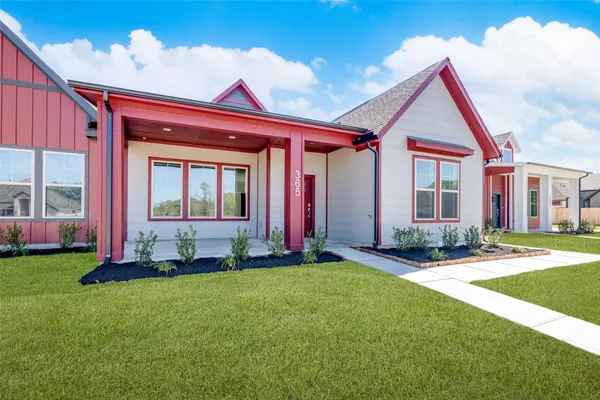 $299,900 | 365 Legacy Point Drive, Unit B, Sealy, TX 77474