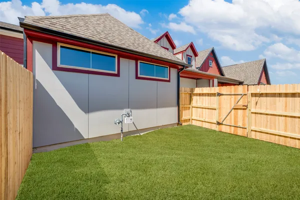 $299,900 | 365 Legacy Point Drive, Unit B, Sealy, TX 77474