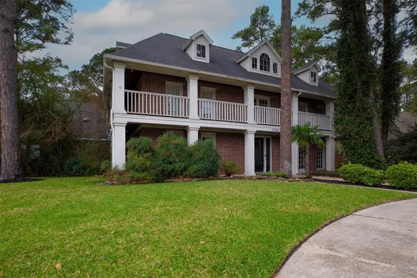 a house with swimming pool in front of it