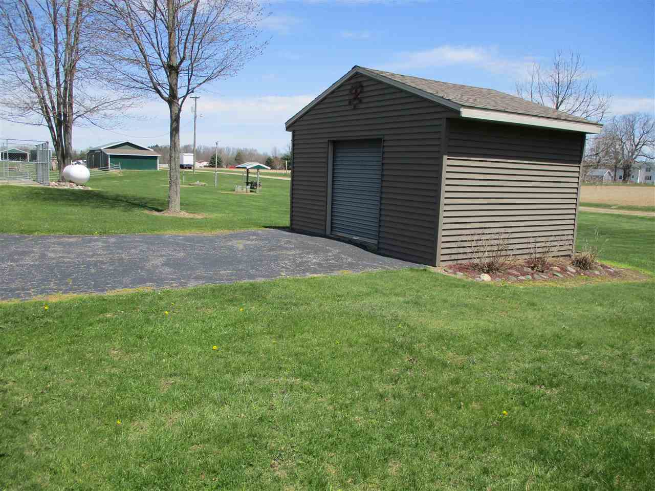 4925 East Allen Road Webberville, MI 48892 - Photo 33 of 43 50008777-32.JPG
