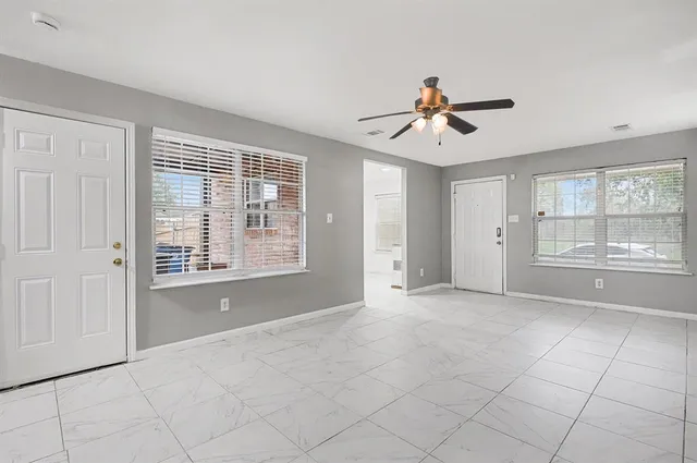 $1,800 | 1417 Hamburg Street, Dallas, TX 75215