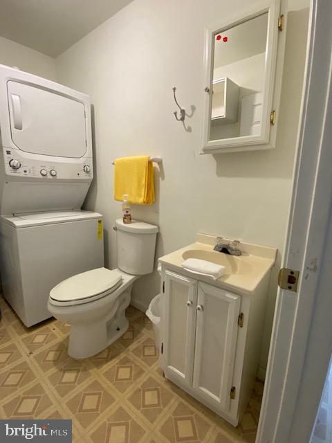 794 Telegraph Road Stafford, VA 22554 - Photo 20 of 21 a bathroom with a toilet sink and mirror