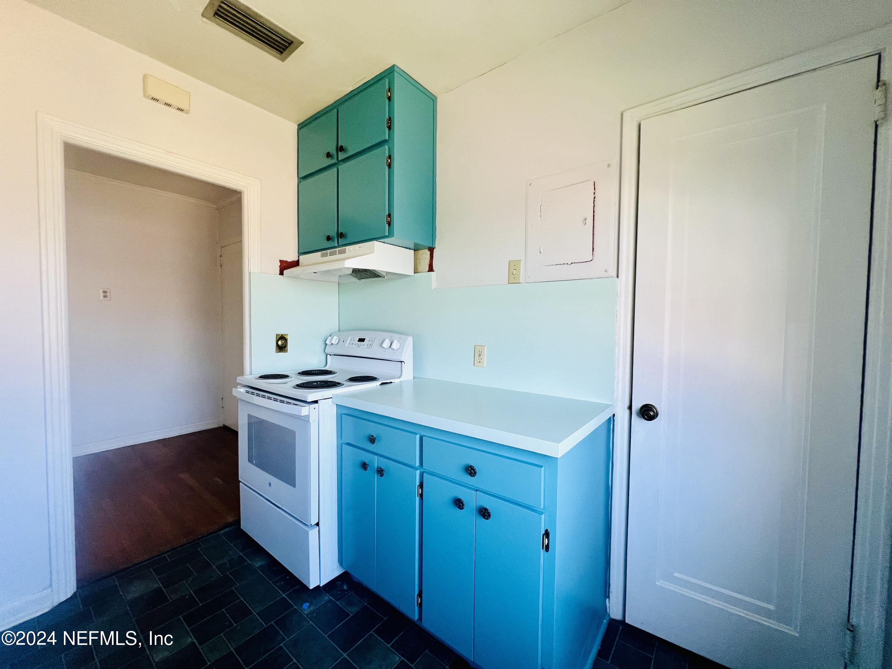 1781 River Road, Unit 4 Jacksonville, FL 32207 - Photo 13 of 24 a kitchen with stainless steel appliances a sink stove and cabinets