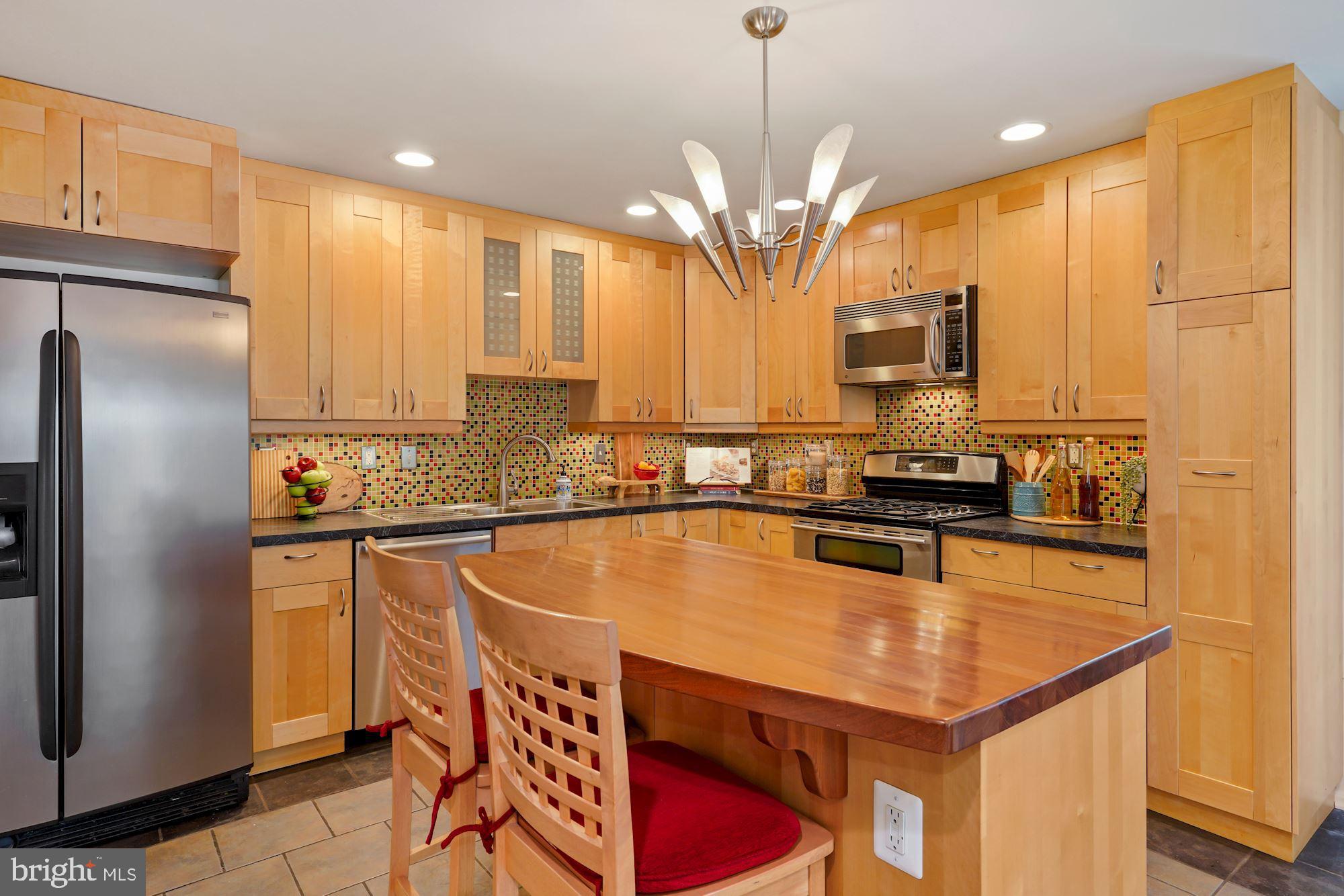 7417 Miller Fall Road Derwood, MD 20855 - Photo 19 of 38 Renovated gourmet chef's kitchen w/breakfast bar