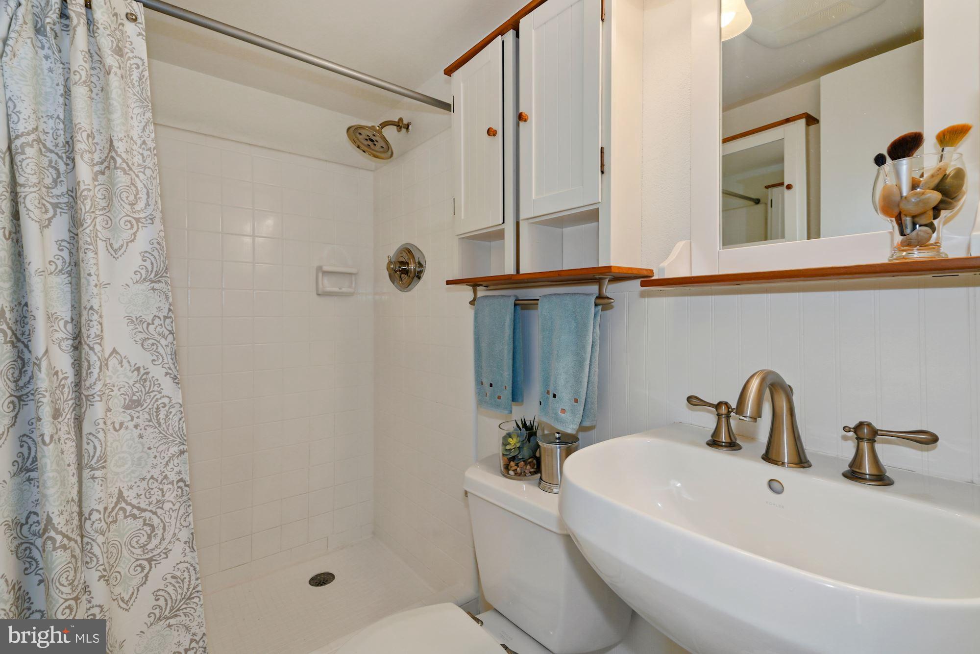 7417 Miller Fall Road Derwood, MD 20855 - Photo 9 of 38 Main level renovated 3rd full bath