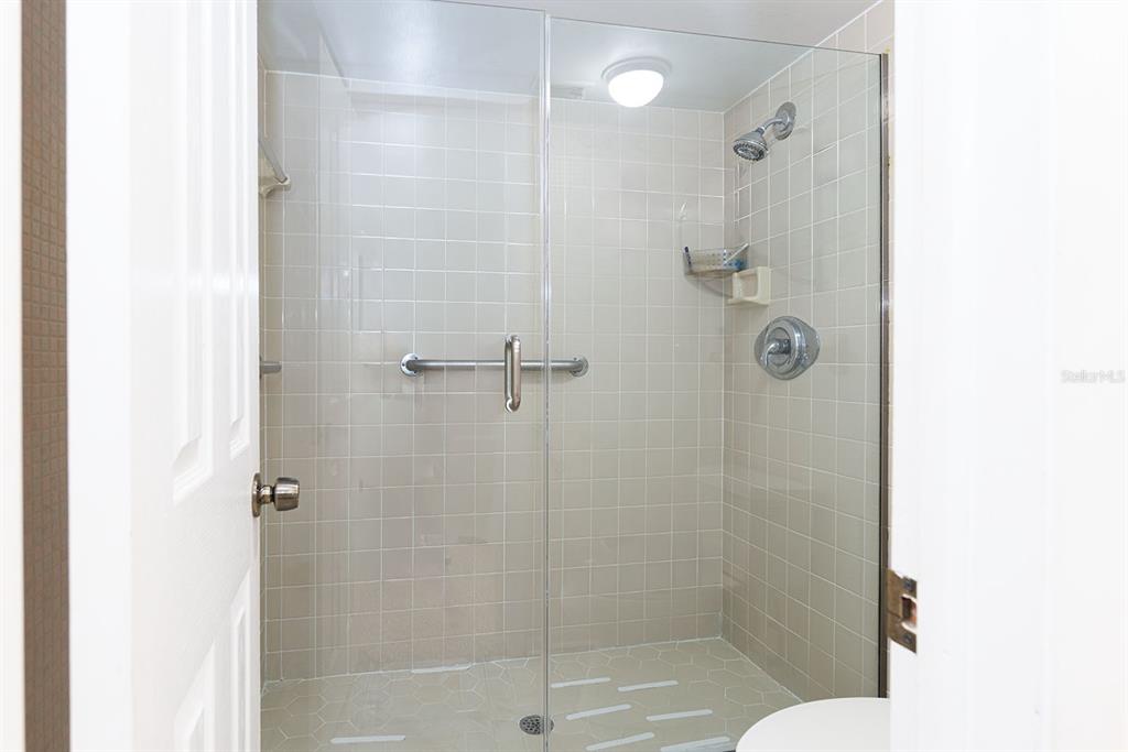 3 Escondido Circle, Unit 8 Altamonte Springs, FL 32701 - Photo 18 of 29 a bathroom with a shower