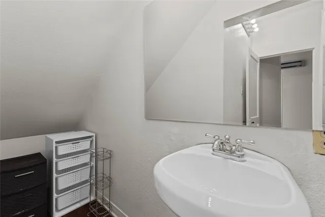 $3,500 | 2509 Whitney Street, Unit B, Houston, TX 77006