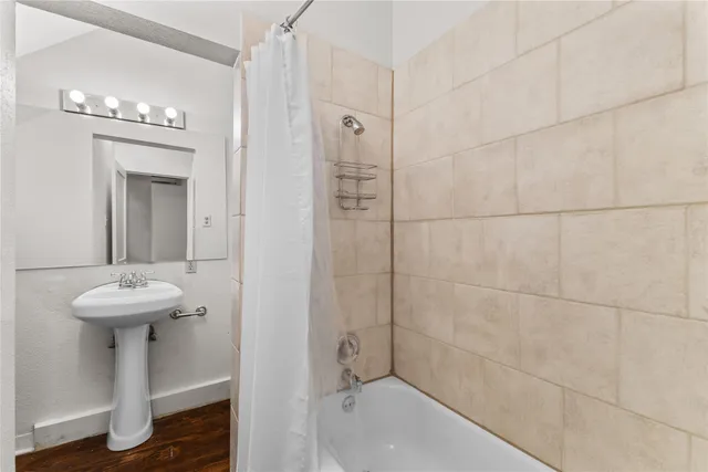 $3,500 | 2509 Whitney Street, Unit B, Houston, TX 77006