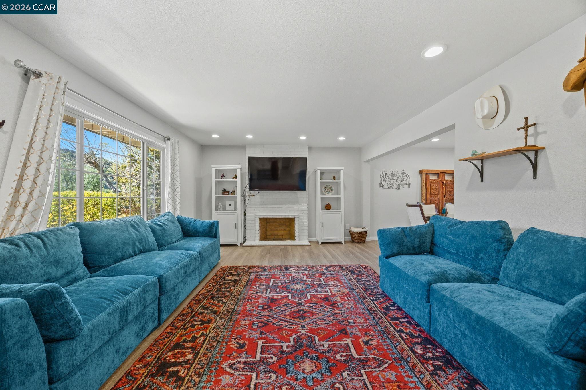 2537 Simas Avenue Pinole, CA 94564 - Photo 4 of 60