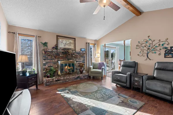 $374,900 | 3033 West Hiawatha Drive, Appleton, WI 54914