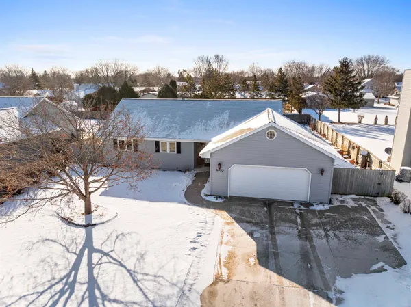 $374,900 | 3033 West Hiawatha Drive, Appleton, WI 54914