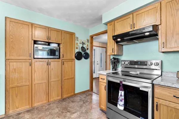 $374,900 | 3033 West Hiawatha Drive, Appleton, WI 54914