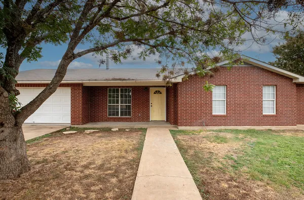 $2,300 | 703 Dawn Lane, Fredericksburg, TX 78624