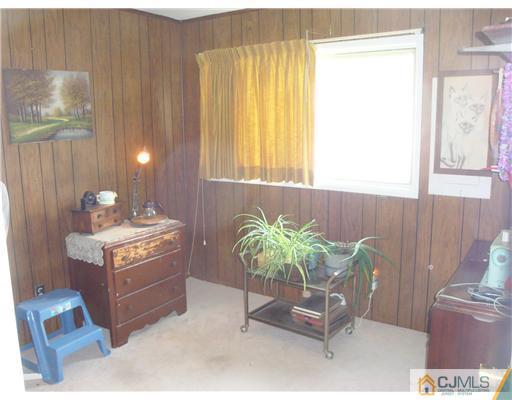 5 Wheeler Road Kendall Park, NJ 08824 - Photo 11 of 17 Gallery Image 11