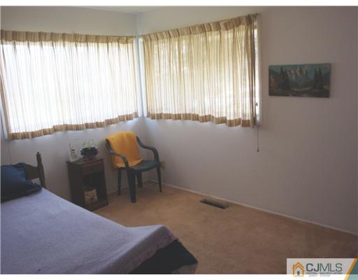 5 Wheeler Road Kendall Park, NJ 08824 - Photo 12 of 17 Gallery Image 12