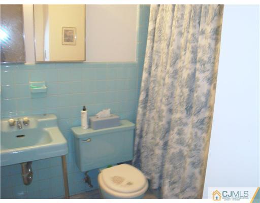 5 Wheeler Road Kendall Park, NJ 08824 - Photo 13 of 17 Gallery Image 13