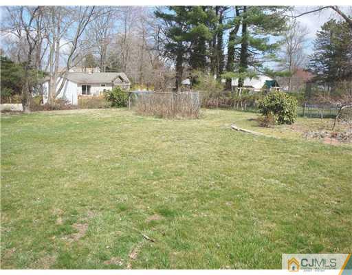 5 Wheeler Road Kendall Park, NJ 08824 - Photo 16 of 17 Gallery Image 16