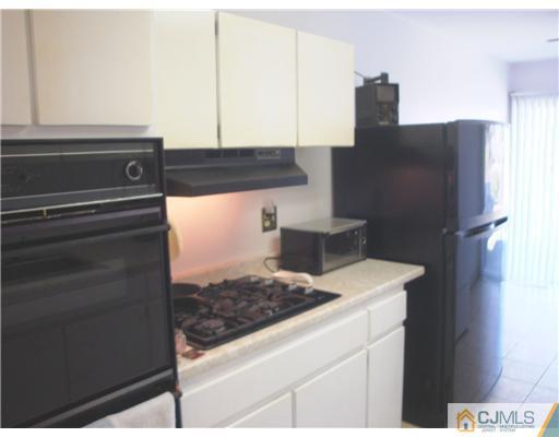 5 Wheeler Road Kendall Park, NJ 08824 - Photo 6 of 17 Gallery Image 6