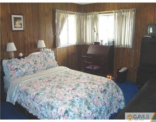5 Wheeler Road Kendall Park, NJ 08824 - Photo 10 of 17 Gallery Image 10