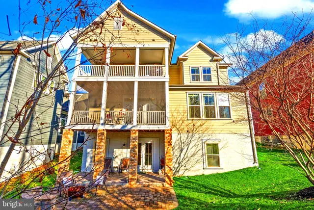 $949,900 | 17032 Takeaway Lane, Dumfries, VA 22026