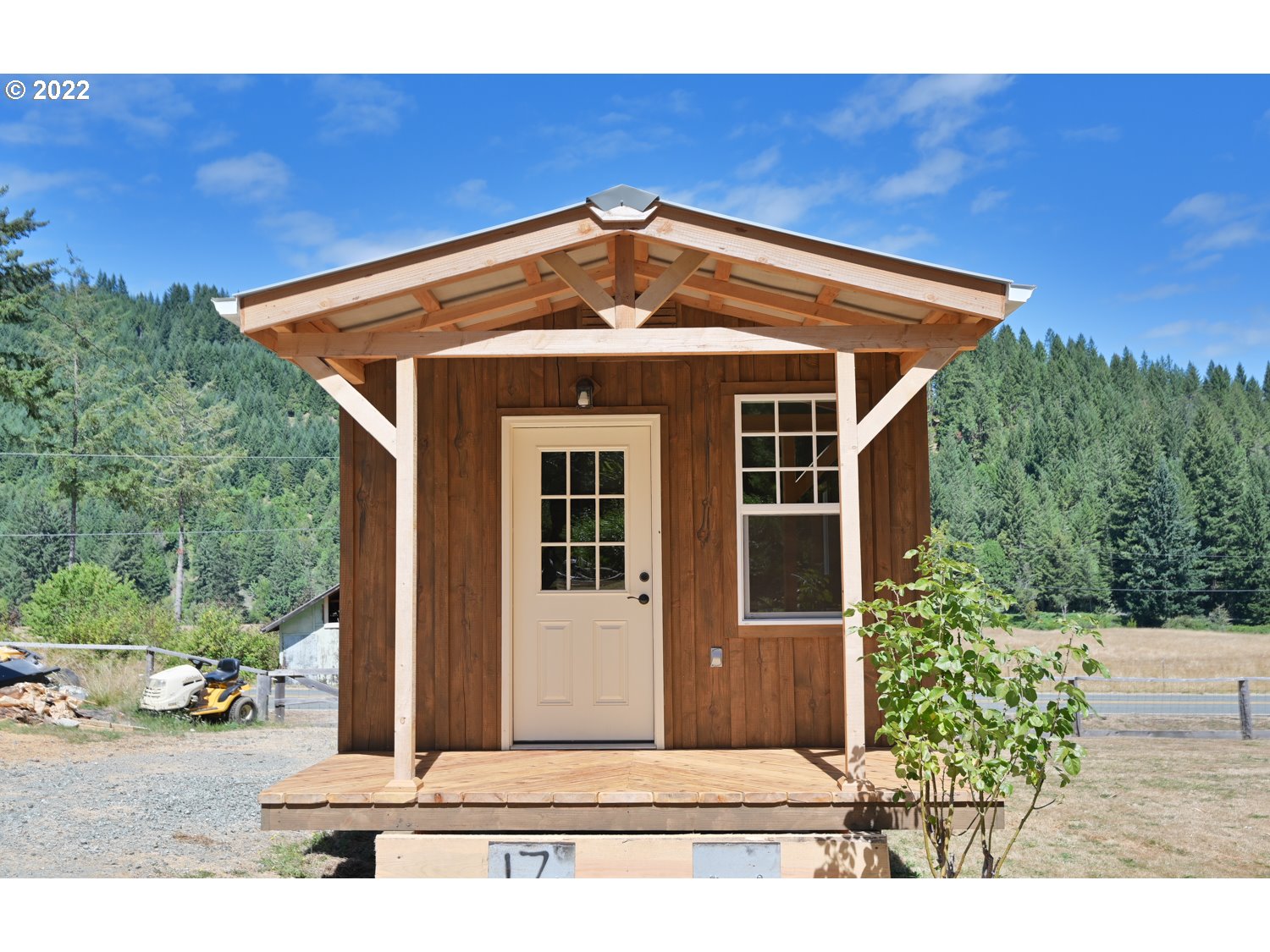 0 Bridge Tiny Home Myrtlepoint Or 97458 Myrtle Point, OR 97458 - Photo 1 of 18 a front view of a house with a yard