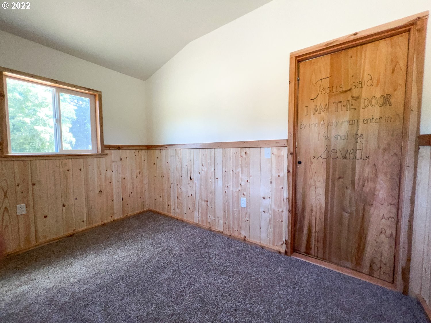 0 Bridge Tiny Home Myrtlepoint Or 97458 Myrtle Point, OR 97458 - Photo 7 of 18 an empty room with a window