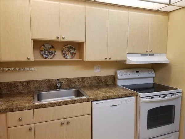 $2,400 | 8415 Southwest 107th Avenue, Unit 238W, Miami, FL 33173