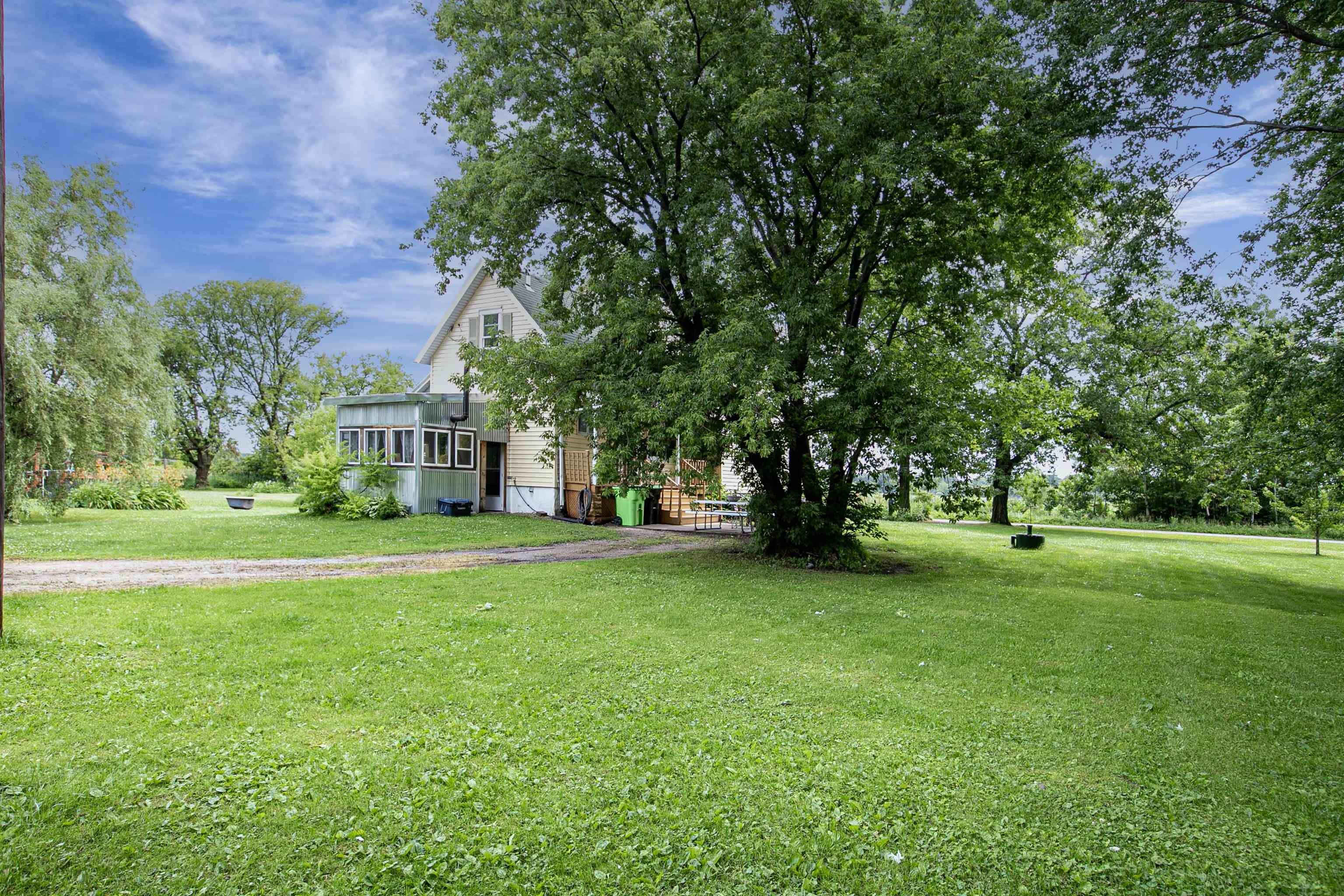 9511 Old Road Fremont, WI 54940 - Photo 8 of 67