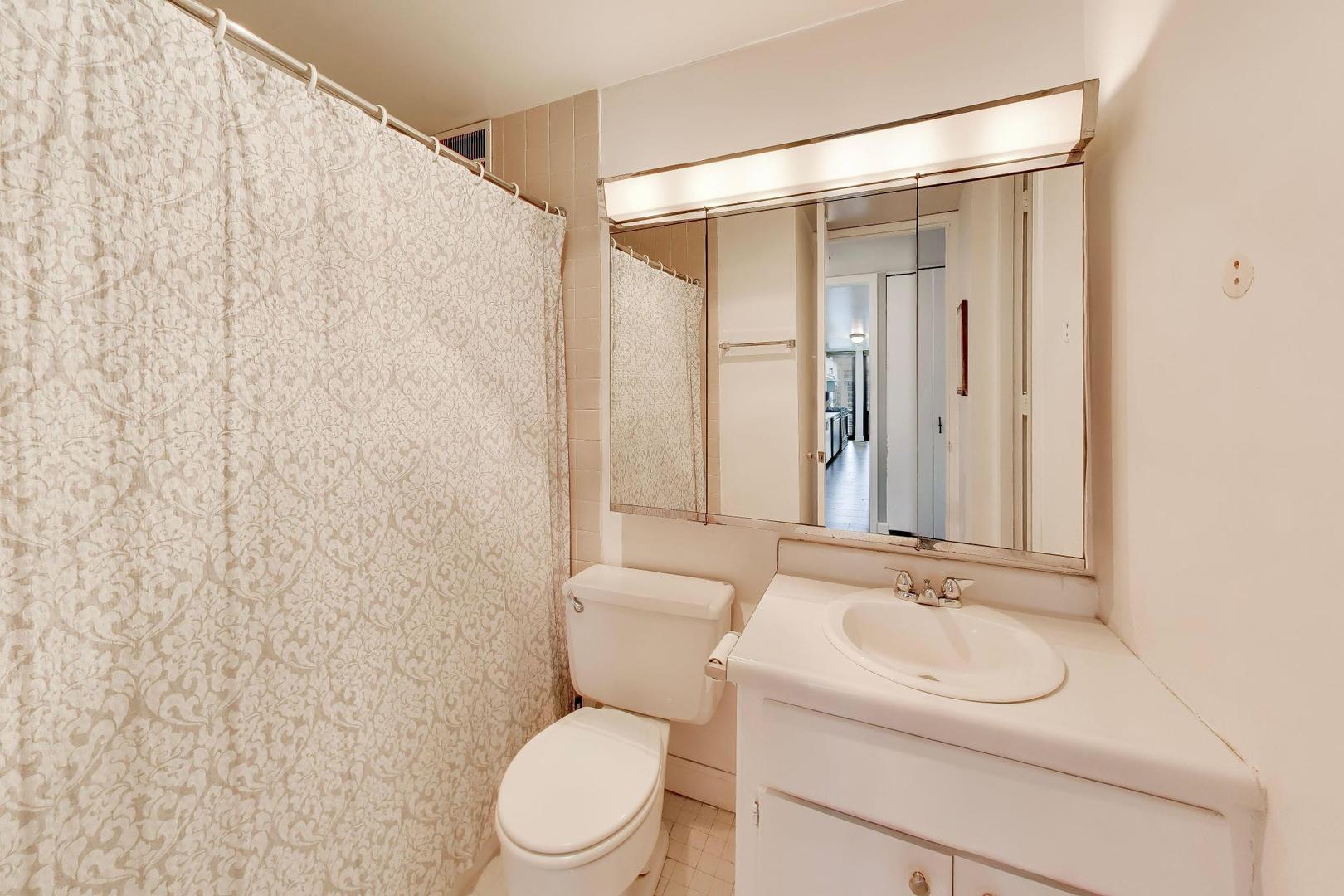 1 East Scott Street, Unit 1609 Chicago, IL 60610 - Photo 14 of 31