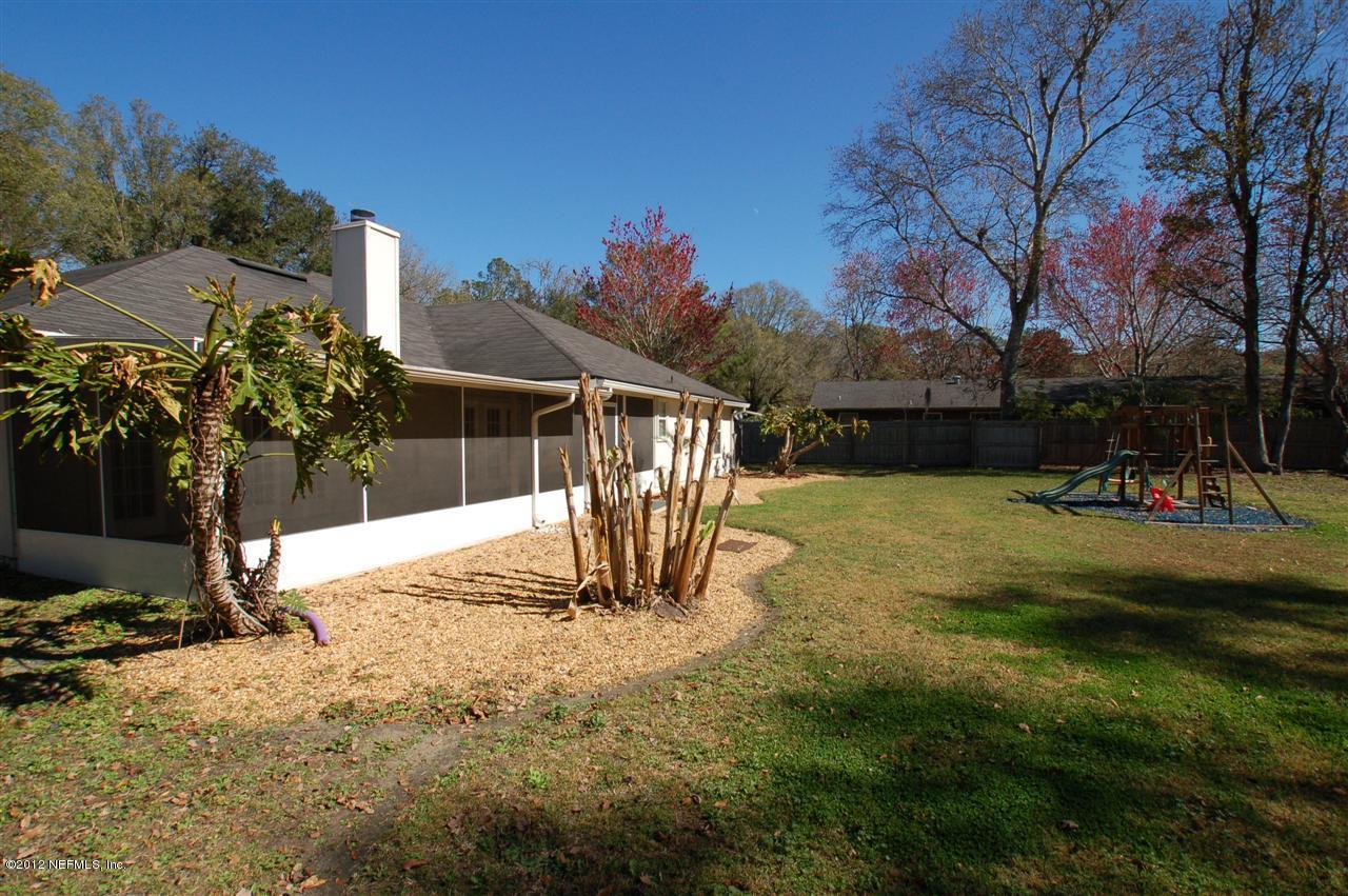 136 Old Hard Road Fleming Island, FL 32003 - Photo 29 of 35 Landscaping w/pebble flower beds.