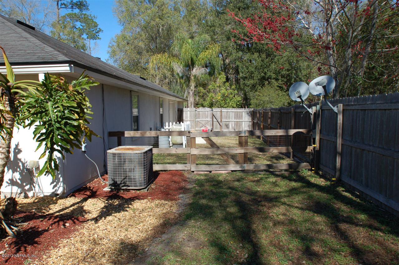 136 Old Hard Road Fleming Island, FL 32003 - Photo 30 of 35 Side View of Rear Yard