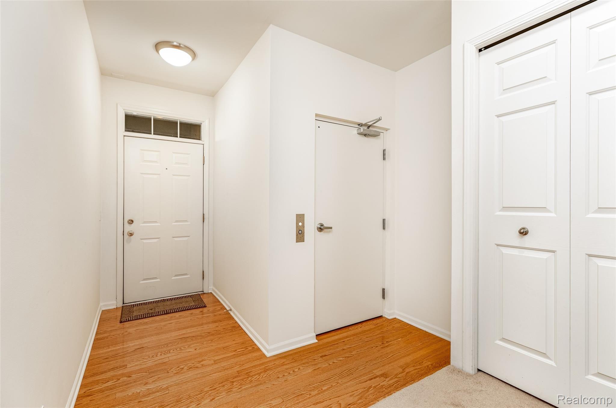 1411 Raliegh Place Troy, MI 48084 - Photo 7 of 27 7.Foyer