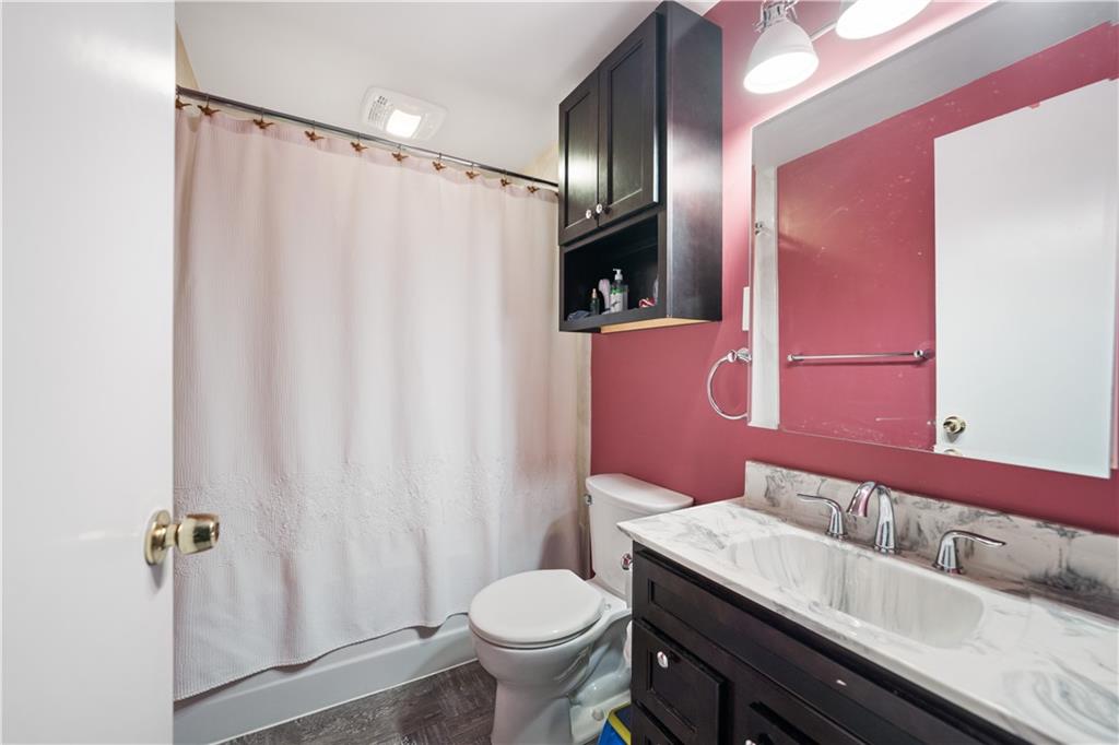 294 Foxcroft Road Pittsburgh, PA 15220 - Photo 11 of 22 Gallery Image 11