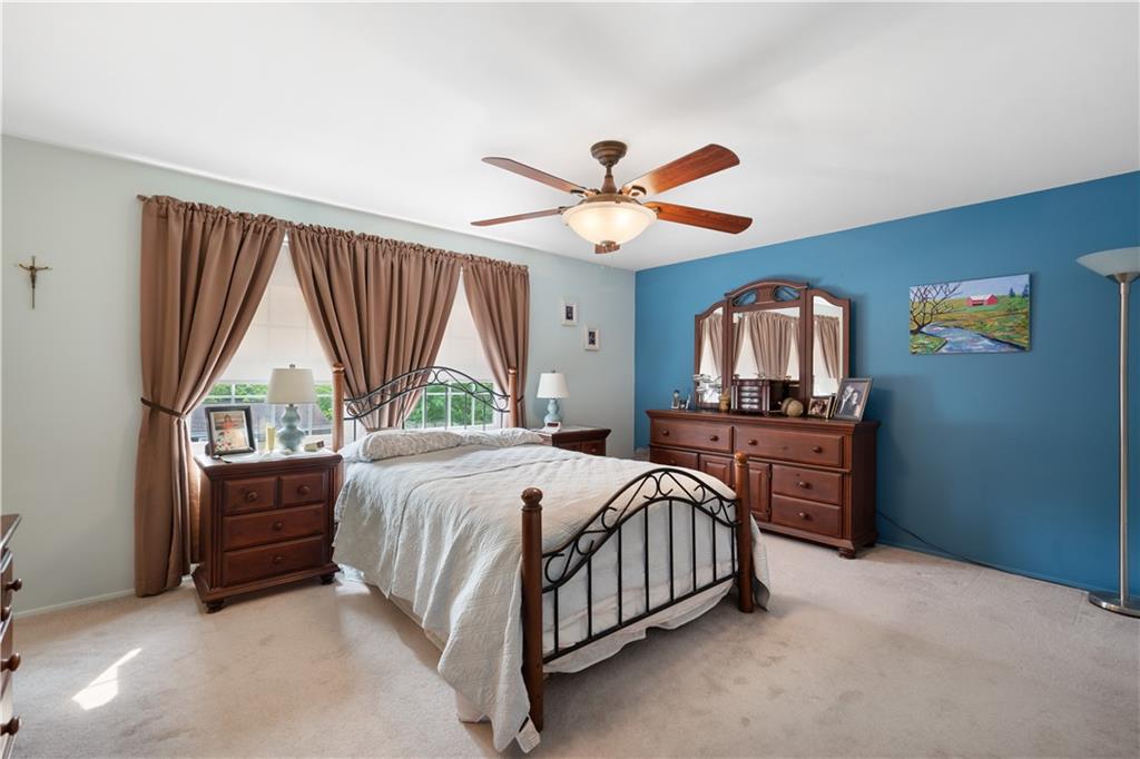 294 Foxcroft Road Pittsburgh, PA 15220 - Photo 12 of 22 Gallery Image 12