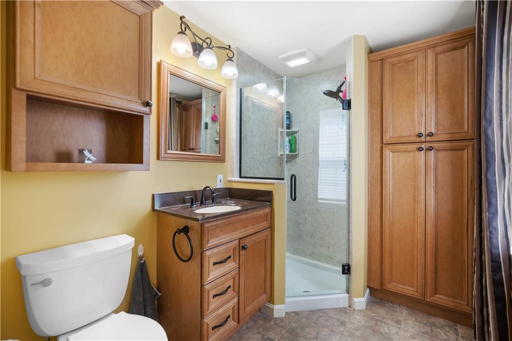 294 Foxcroft Road Pittsburgh, PA 15220 - Photo 14 of 22 Gallery Image 14