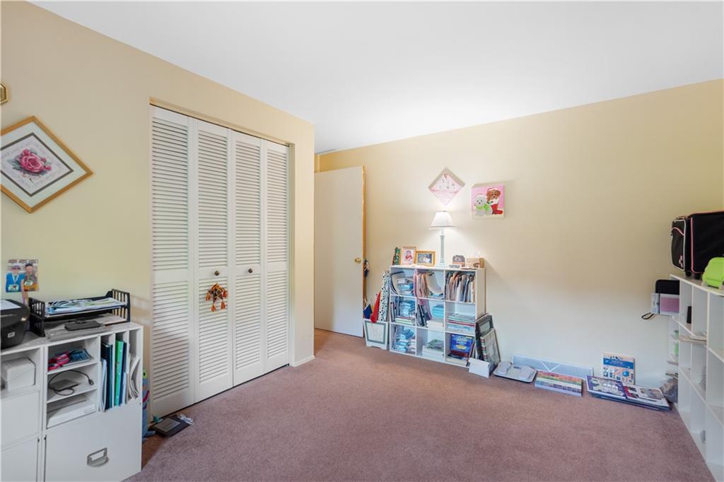 294 Foxcroft Road Pittsburgh, PA 15220 - Photo 15 of 22 Gallery Image 15