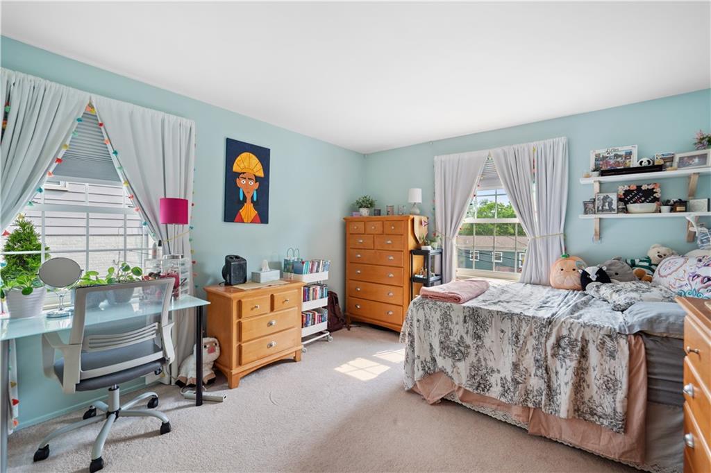 294 Foxcroft Road Pittsburgh, PA 15220 - Photo 17 of 22 Gallery Image 17