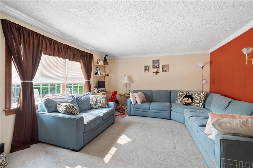 294 Foxcroft Road Pittsburgh, PA 15220 - Photo 4 of 22 Gallery Image 4