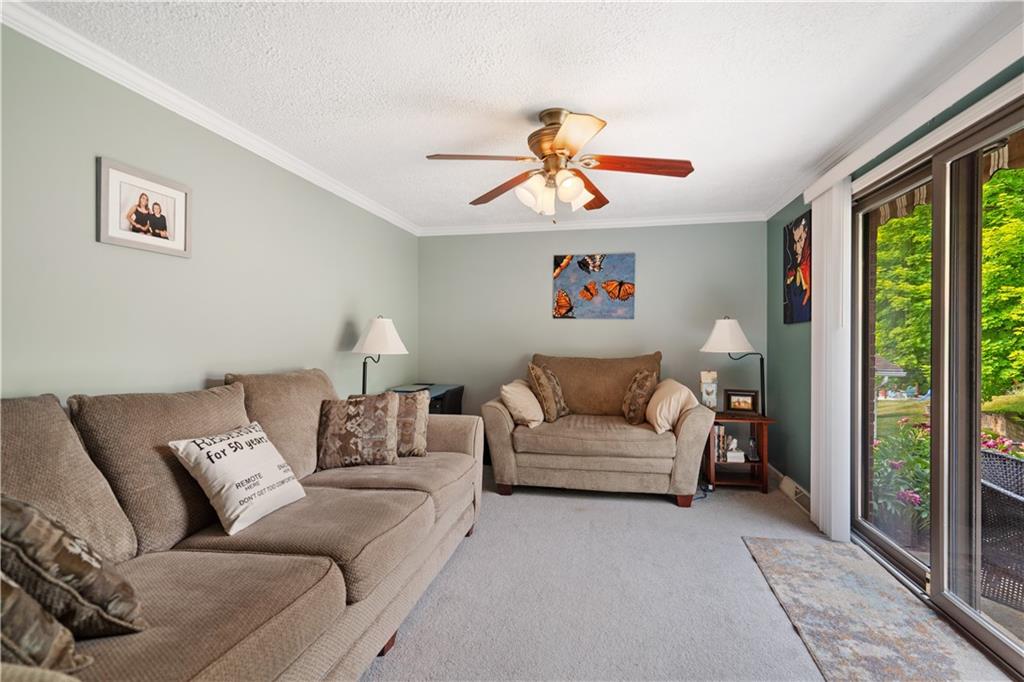 294 Foxcroft Road Pittsburgh, PA 15220 - Photo 5 of 22 Gallery Image 5