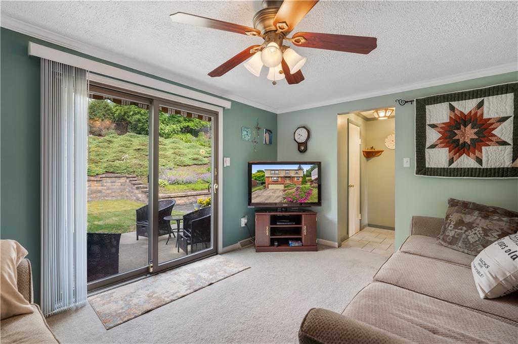 294 Foxcroft Road Pittsburgh, PA 15220 - Photo 6 of 22 Gallery Image 6