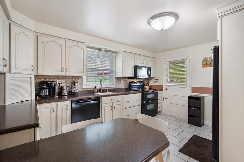 294 Foxcroft Road Pittsburgh, PA 15220 - Photo 9 of 22 Gallery Image 9