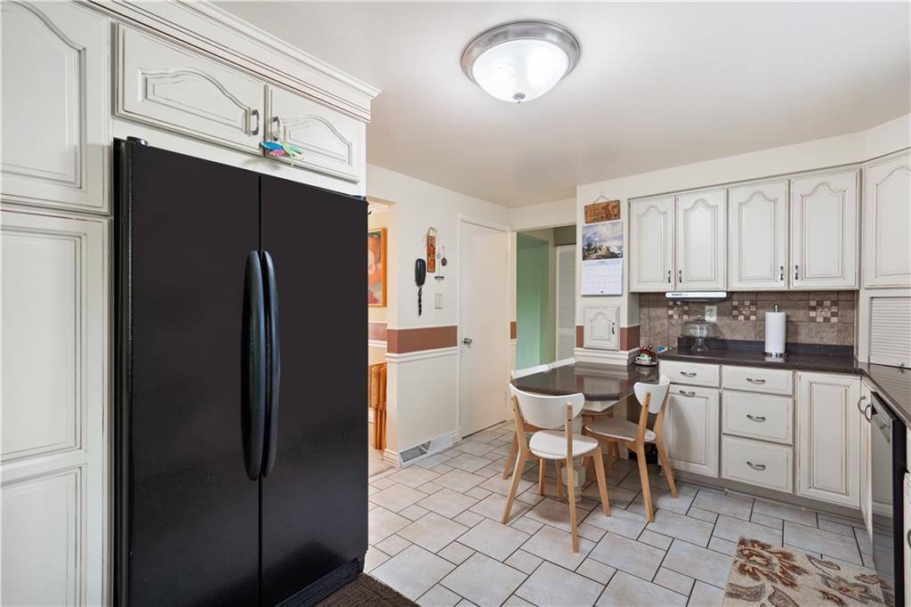 294 Foxcroft Road Pittsburgh, PA 15220 - Photo 10 of 22 Gallery Image 10