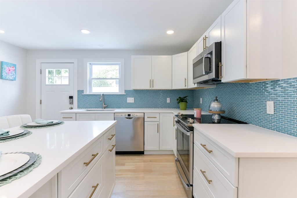 34 R Underhill Street, Unit 3 Winthrop, MA 02152 - Photo 2 of 17