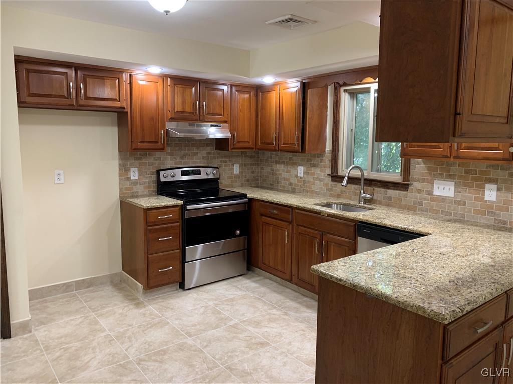 972 Catasauqua Road Whitehall, PA 18052 - Photo 3 of 21 Gallery Image 3