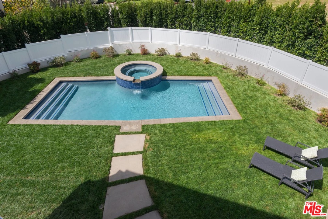 12090 Chalon Road Los Angeles, CA 90049 - Photo 47 of 47 Gallery Image 47
