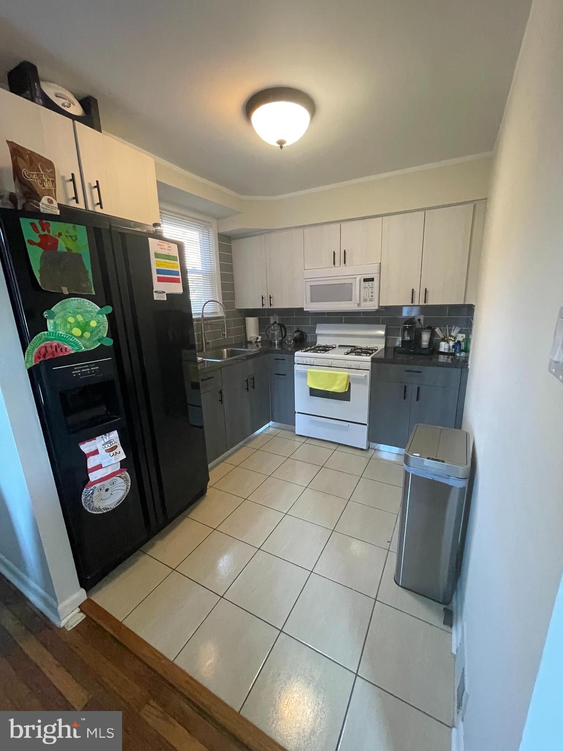 274 Ridgeway Street Philadelphia, PA 19116 - Photo 2 of 4 Gallery Image 2